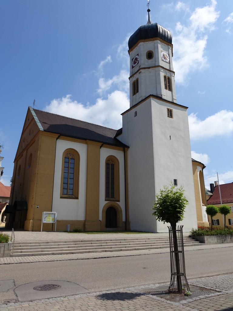 Wallerstein, St. Alban Kirche, gotische Hallenkirche, erbaut ab 1613, Turmunterbau von 1530 (07.06.2015)