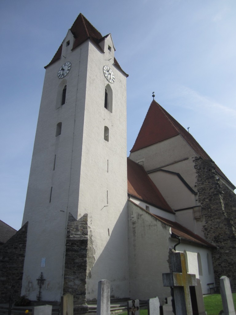 Wallfahrtskirche Maria beim grnen Anger in Mauer bei Melk, erbaut im 13. Jahrhundert, Hoher Chor erbaut im 15. Jahrhundert (22.09.2013)