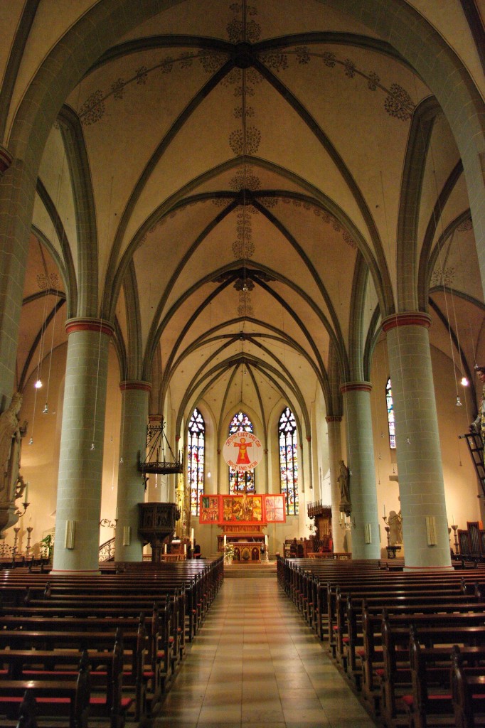 Warendorf, Langschiff der St. Laurentius Kirche, Altar von 1430 (13.05.2010)