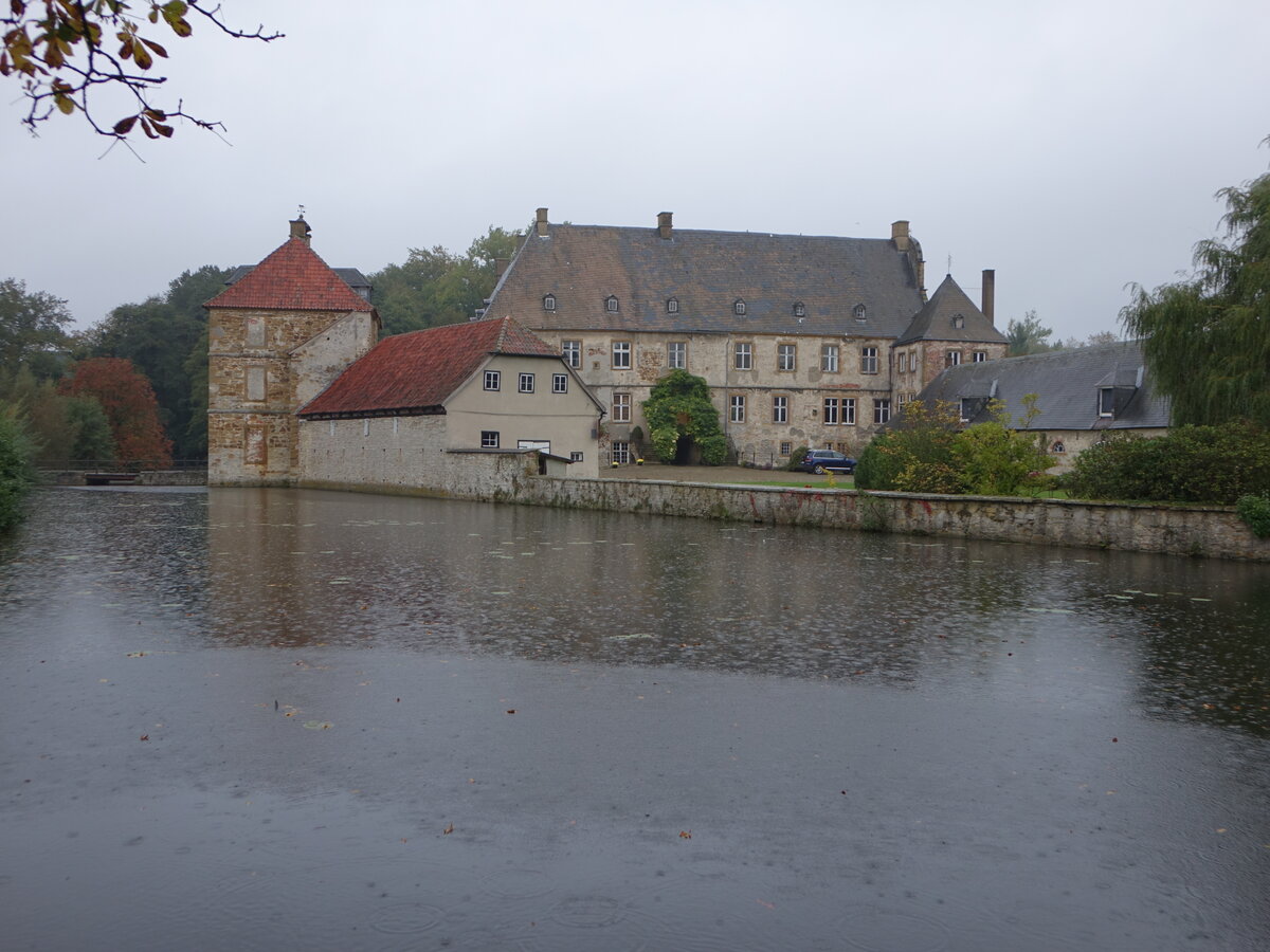 Wasserschloss Tatenhausen, erbaut ab 1491, Stammsitz der Freiherren und Grafen von Korff (12.10.2021)