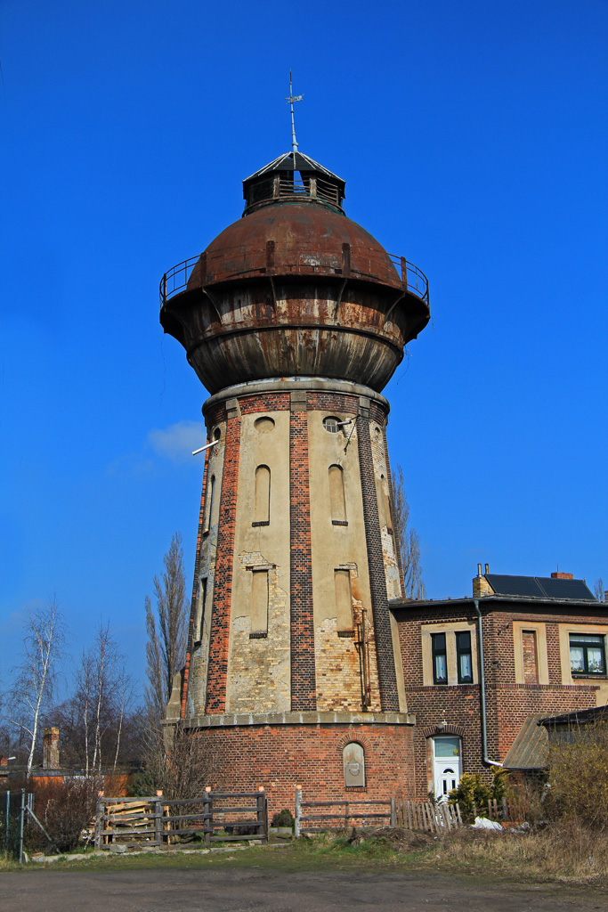 Wasserturm(der Bauart Klnne)am Bahnhof Kthen im Mrz 2014