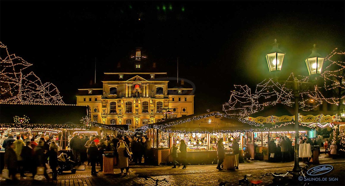 Weihnachtsmarkt in Lneburg mit Lneburger Rathaus, Dezember 2016, Ⓒ by Salinos