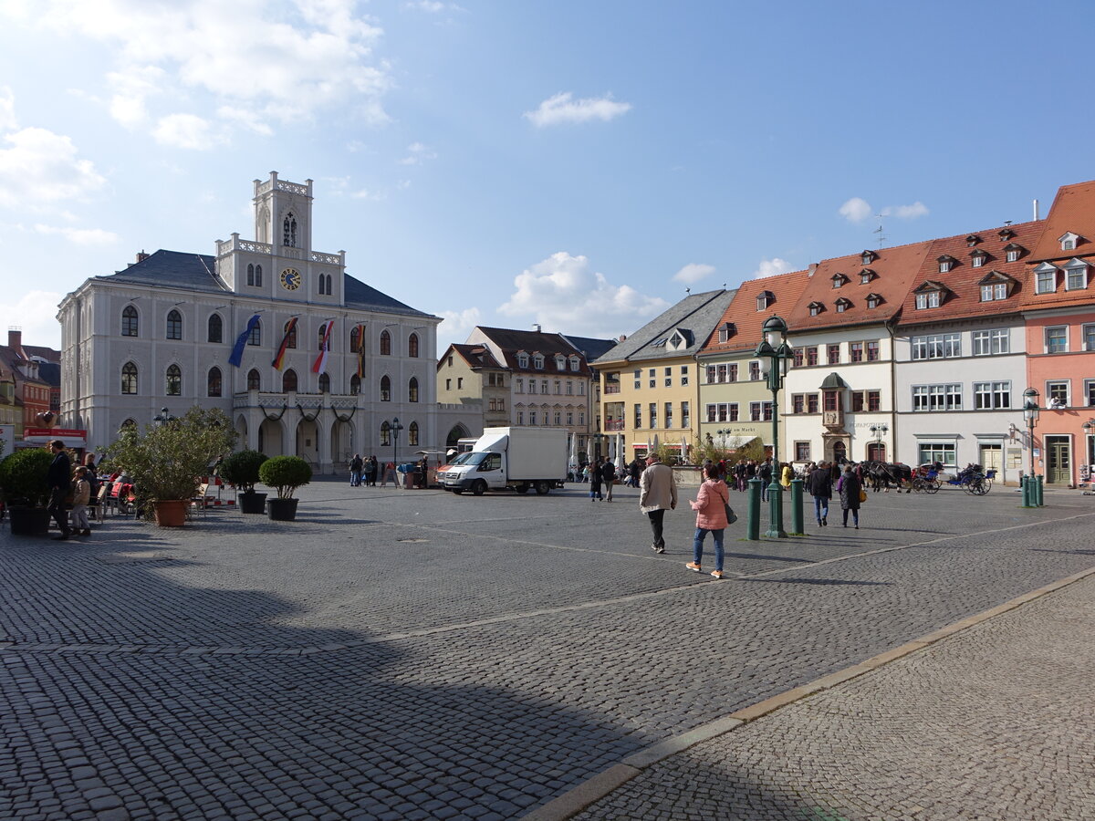 Weimar, Rathaus und Huser am Marktplatz, Rathaus erbaut 1841 (09.04.2023)