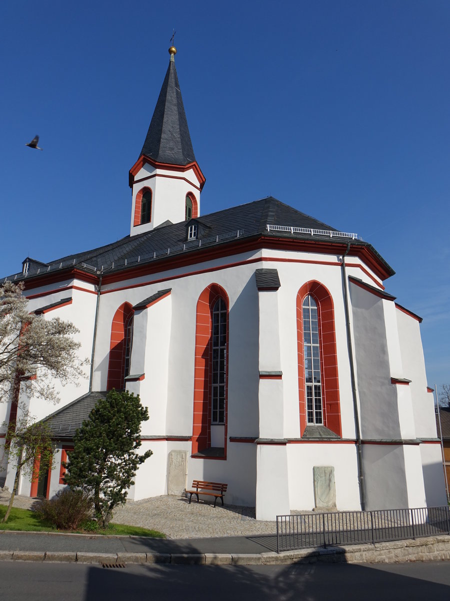 Weidorf, Evangelisch-lutherische Pfarrkirche, Viersttzenraum mit eingezogenem Chor und Nordturm, zweite Hlfte 15. Jahrhundert, neugotische Restaurierung 1835 (21.04.2018)