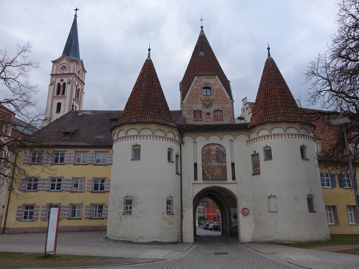 Weienhorn, Oberes Tor am Hauptplatz, Vierseitiger Torturm mit spitzbogiger Durchfahrt, erbaut ab 1470 (13.03.2016)