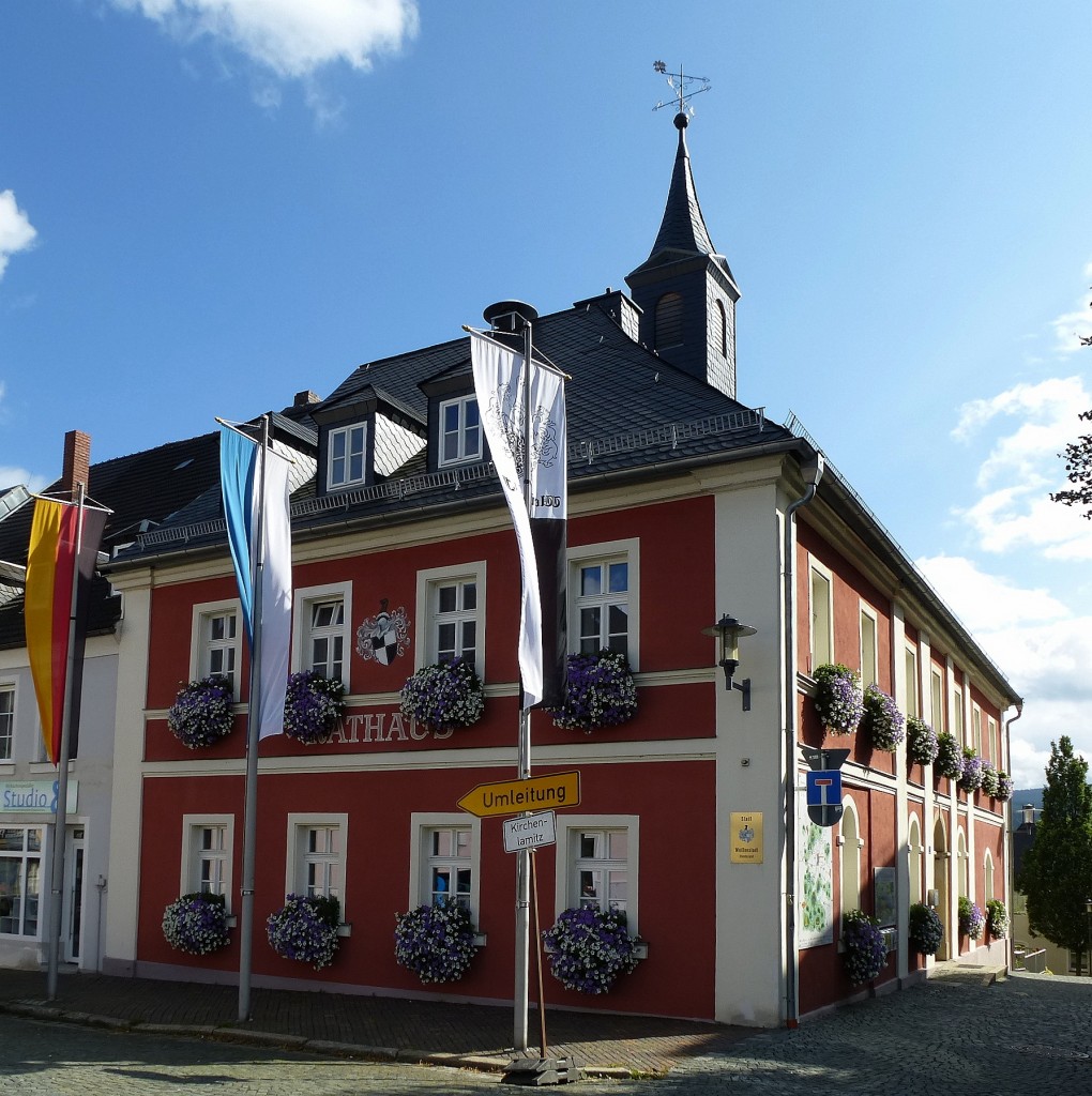 Weienstadt, das Rathaus der ca. 3200 Einwohner zhlenden Stadt, Aug.2014