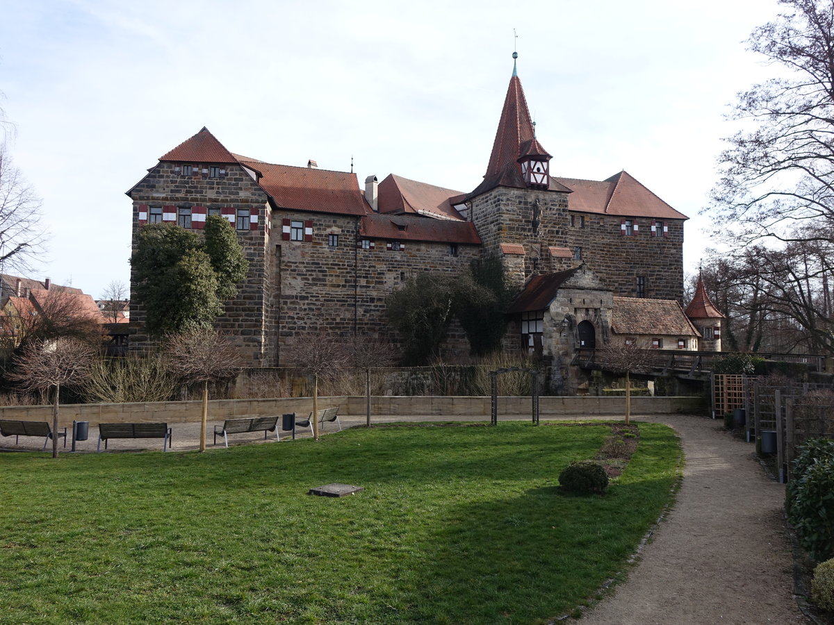 Wenzelschloss Lauf, um dreieckigen Innenhof gruppierte Anlage aus Buckelquadermauerwerk, Neubau unter Kaiser Karl IV. 1356 bis 1760 (27.03.2016/