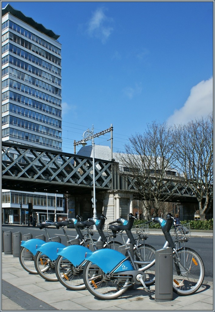 Wer Dublin mit dem Fahrrad entdecken will findet schnell ein Rad.
(14.04.2013)