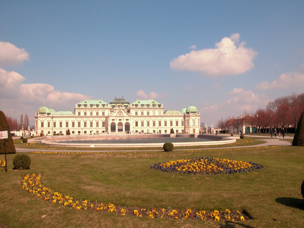 Wien am 21. Mrz 2009:  Oberes Belvedere und ein Teil der Parkanlage.