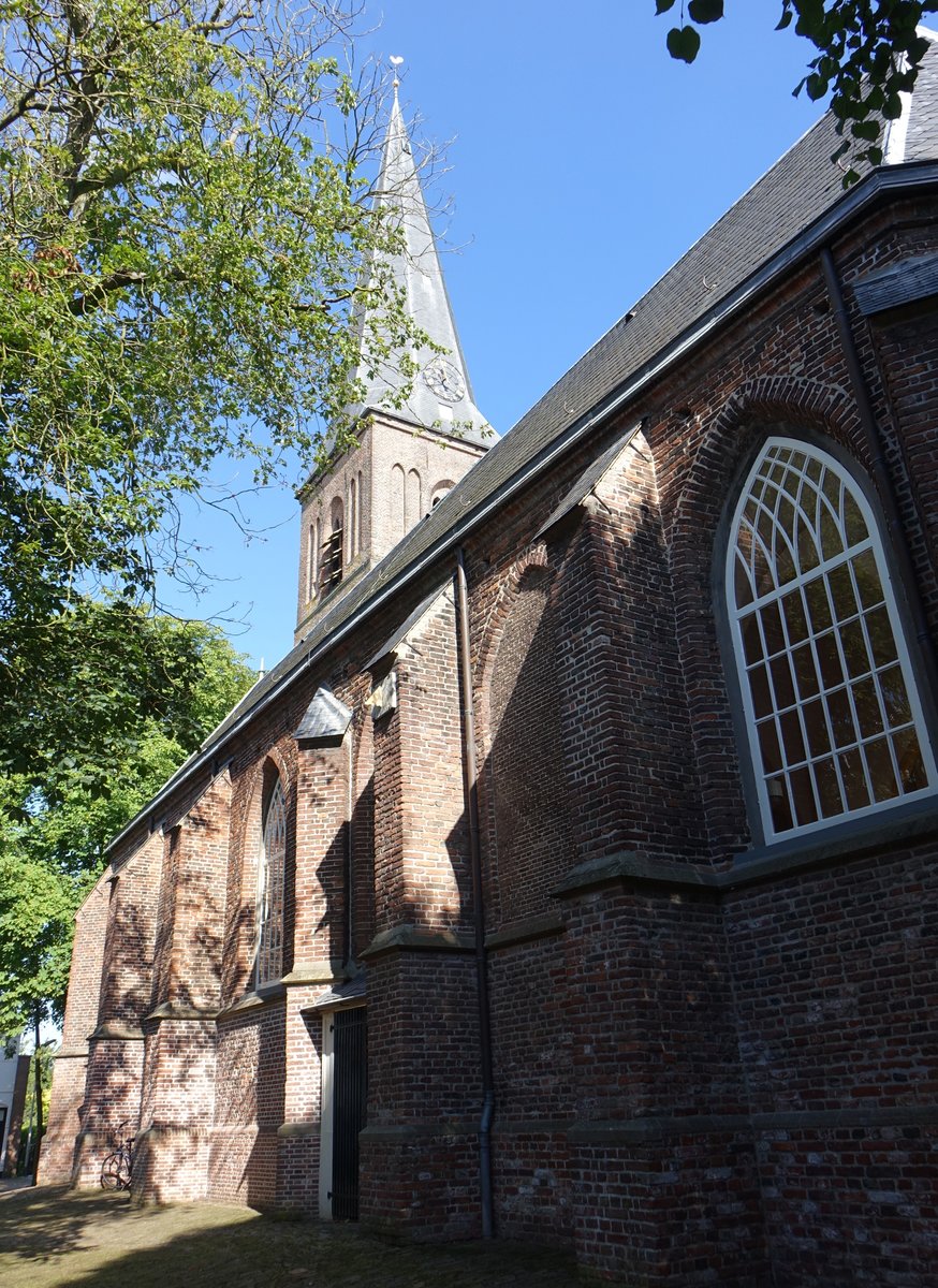 Wijhe, niederl. - Ref. Kirche, erbaut ab dem 13. Jahrhundert (23.07.2017)
