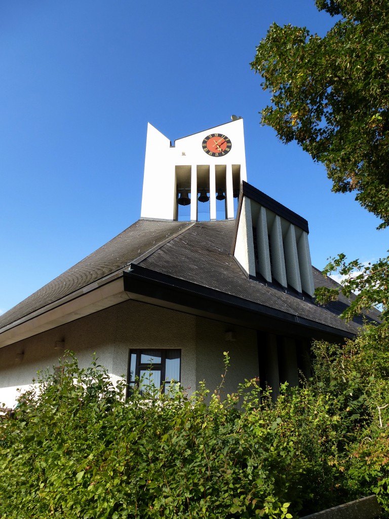 Wil, die weithin sichtbare Neubaukirche mit dem offenen Glockenturm, Sept.2015