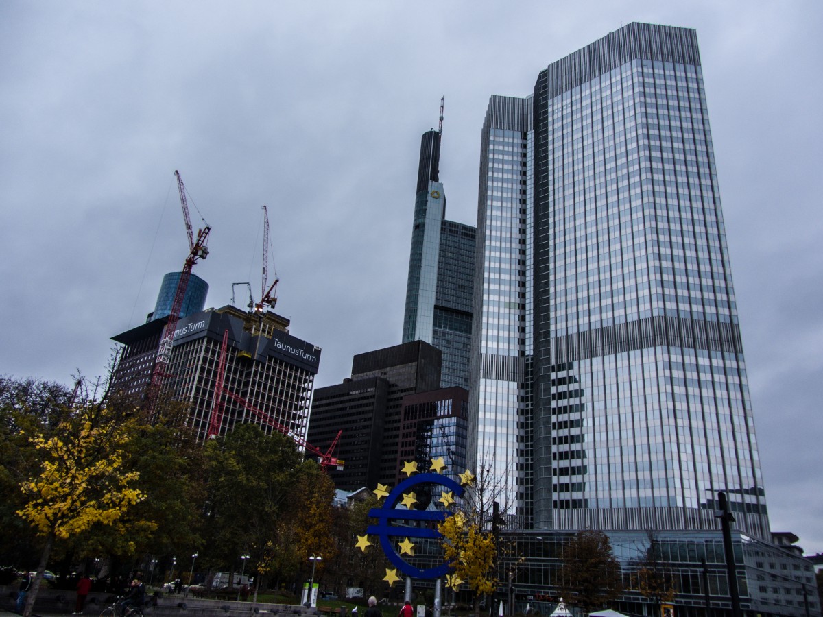 Willy-Brandt Platz (Frankfurt am Main), beim wolkigen Wetter. (07.11.2012)