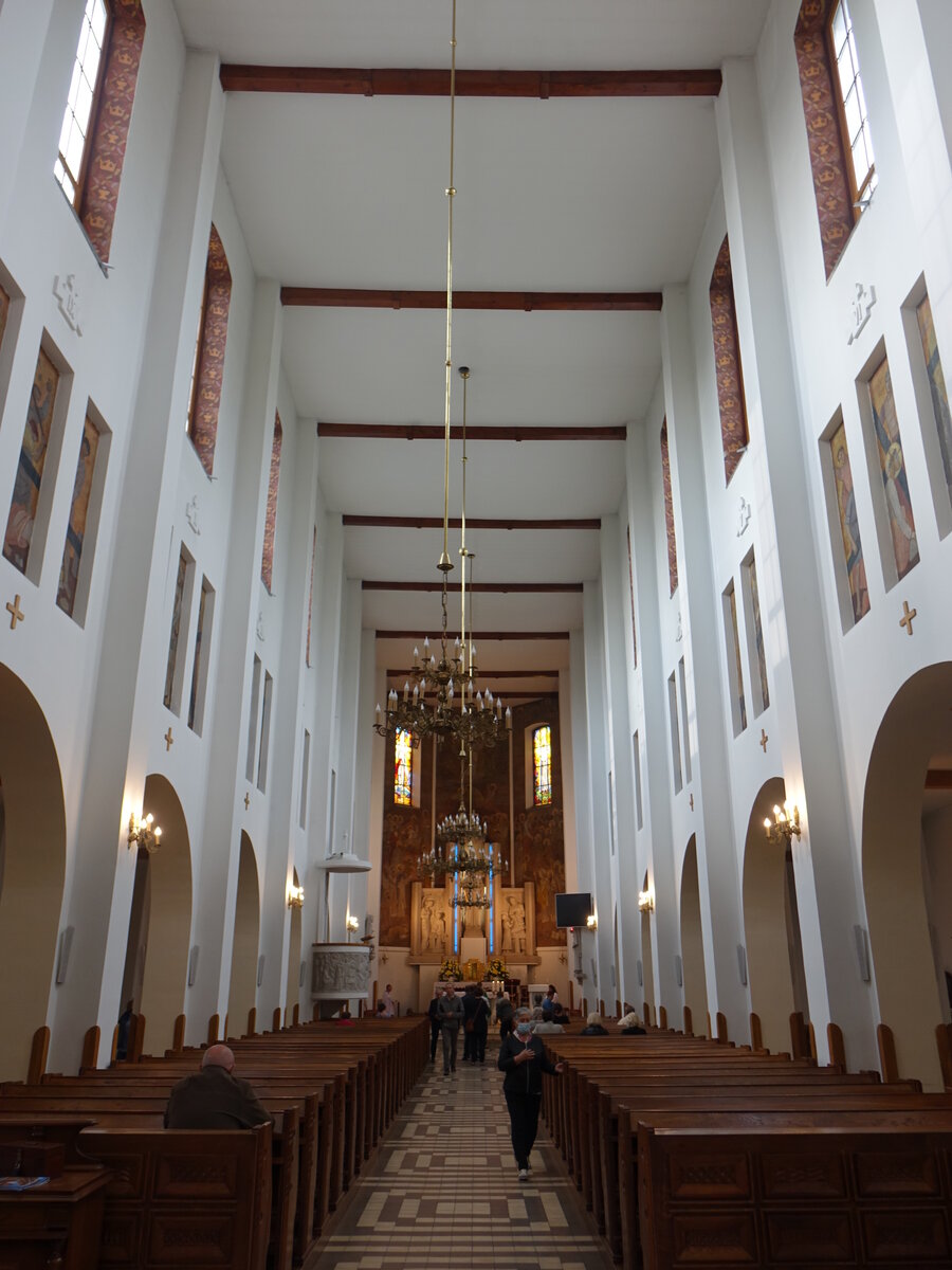 Wisznice, moderner Innenraum der Pfarrkirche Verklrung Christi (16.06.2021)