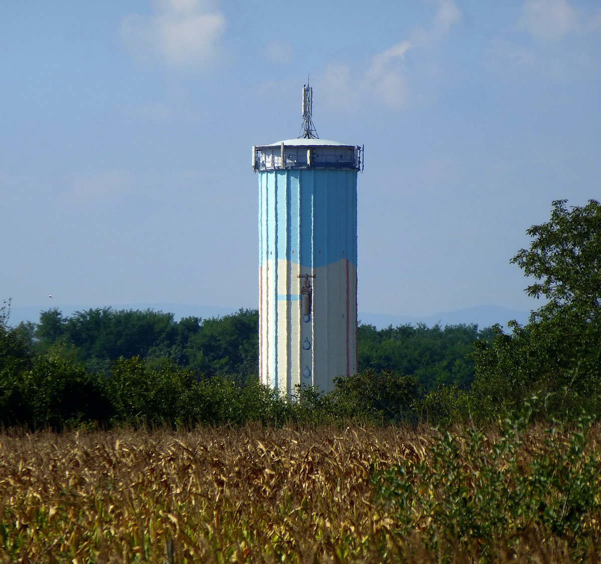 Wittisheim im Unterelsa, der Wasserturm auerhalb der Ortschaft, Sept.2016