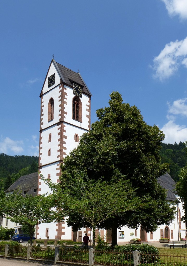 Wolfach, die Stadtpfarrkirche St.Laurentius, Juli 2013