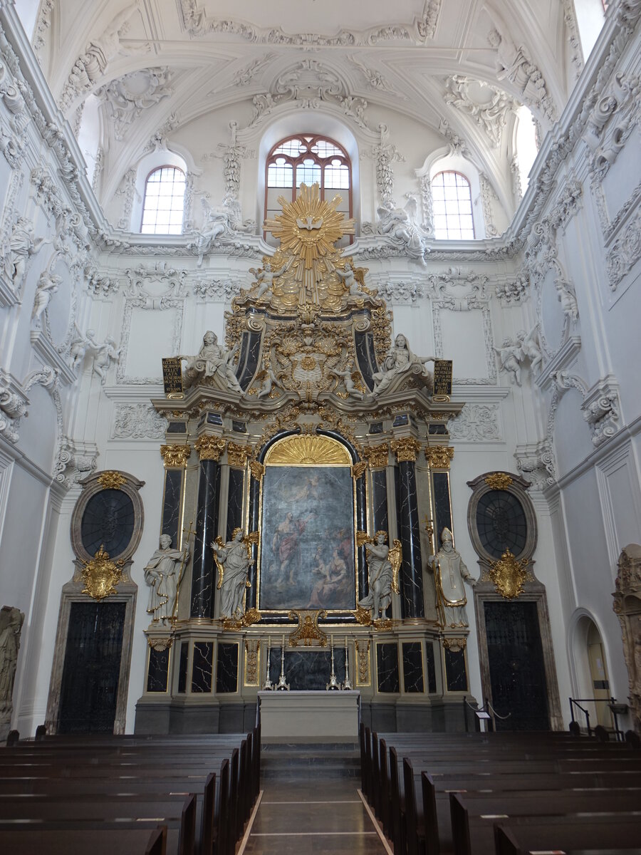 Wrzburg, barocker Altar im Querschiff des Dom St. Kilian (21.02.2021)