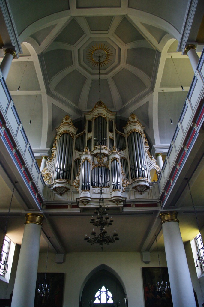 Xanten, Orgelempore der Wallfahrtskirche Maria Himmelfahrt in Marienbaum, erbaut von 1894 von der Orgelwerkstatt Van Dam Leeuwarden (30.05.2011)