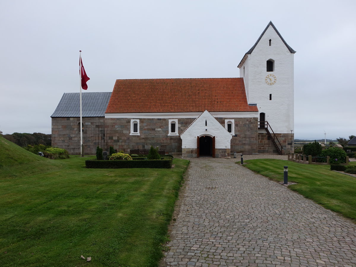 Ydby, romanische Ev. Kirche, erbaut um 1100, Kirchturm erbaut um 1500 (19.09.2020)