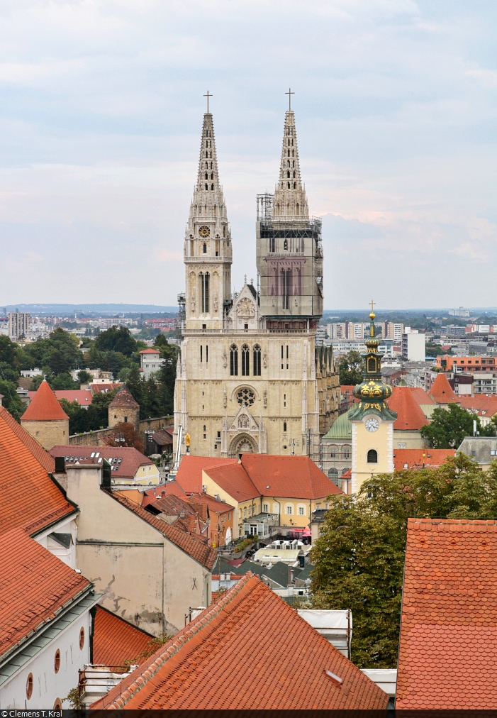 Zagreb (HR):
Blick vom Lotrčak-Turm auf die Kathedrale von Zagreb, deren Trme gerade saniert werden.

🕓 31.8.2022 | 16:44 Uhr