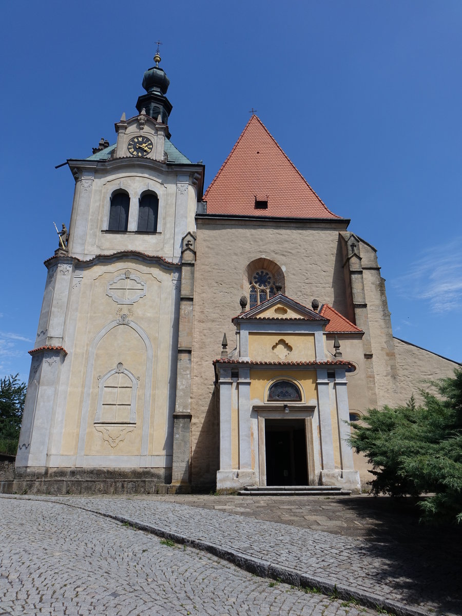 Zlutice, gotische St. Peter und Paul Kirche, Glockenturm von 1782 (06.07.2019)