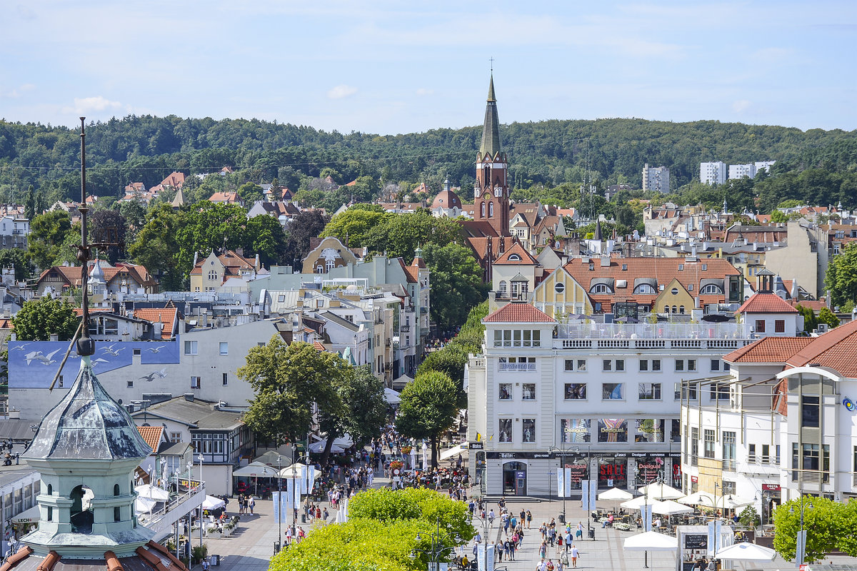 Zoppot/Sopot - Blick vom Turm am Kurhaus auf die Zoppoter Innenstadt. Aufnahme: 15. August 2019.