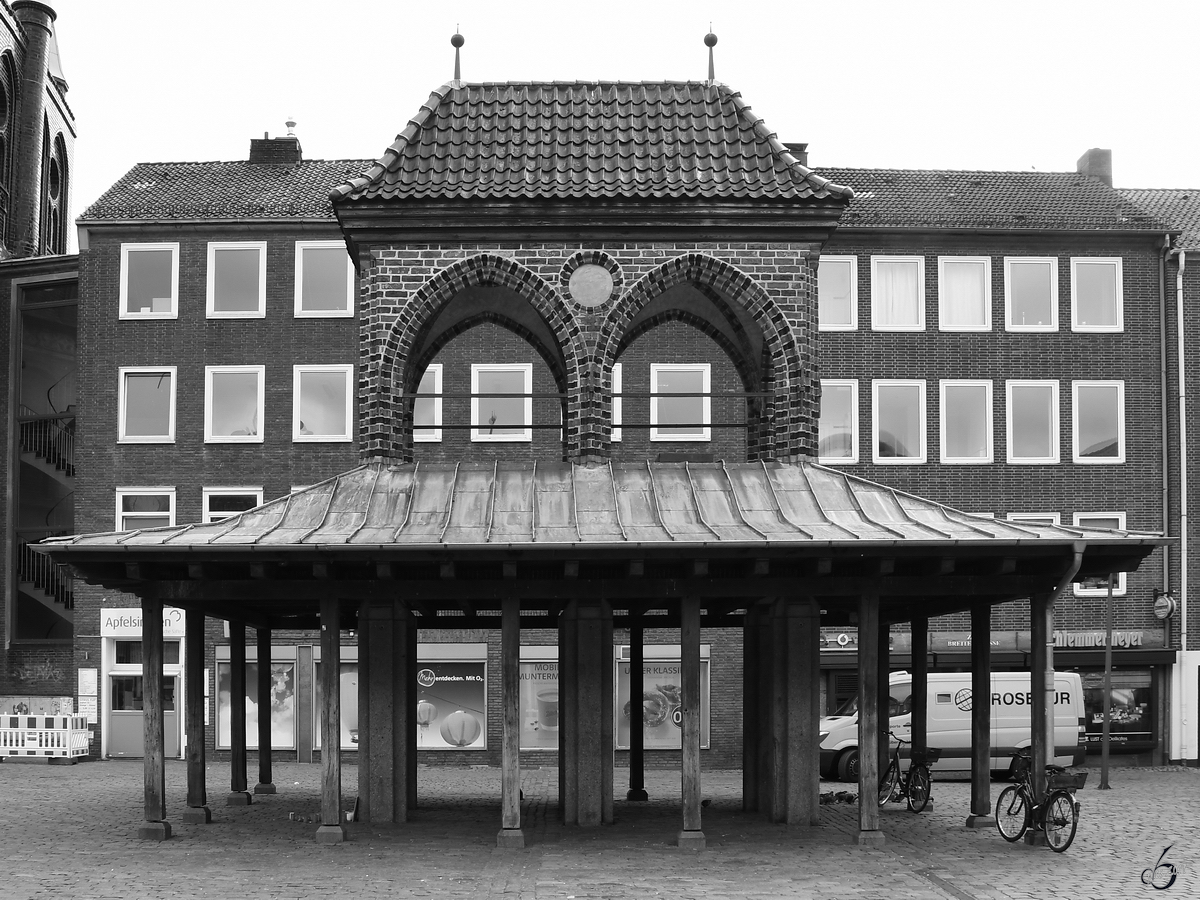 Zwischen 1986 und 1987 wurde unter Verwendung gotischer Bausubstanz dieser Kaak (=Pranger) in Lbeck wiederaufgebaut. (April 2019)
