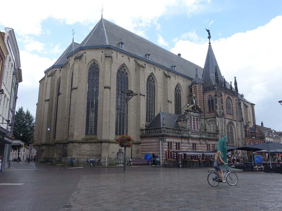 Zwolle, Grote Kerk oder St. Michaelskerk, erbaut von 1370 bis 1446 im Stil der Gotik (23.07.2017)