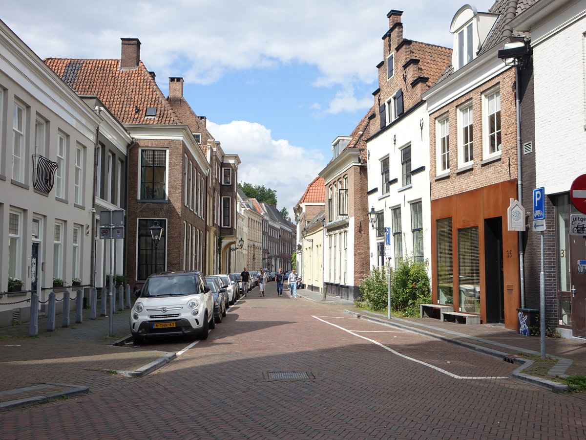 Zwolle, historische Huser in der Sassenstraat (23.07.2017)