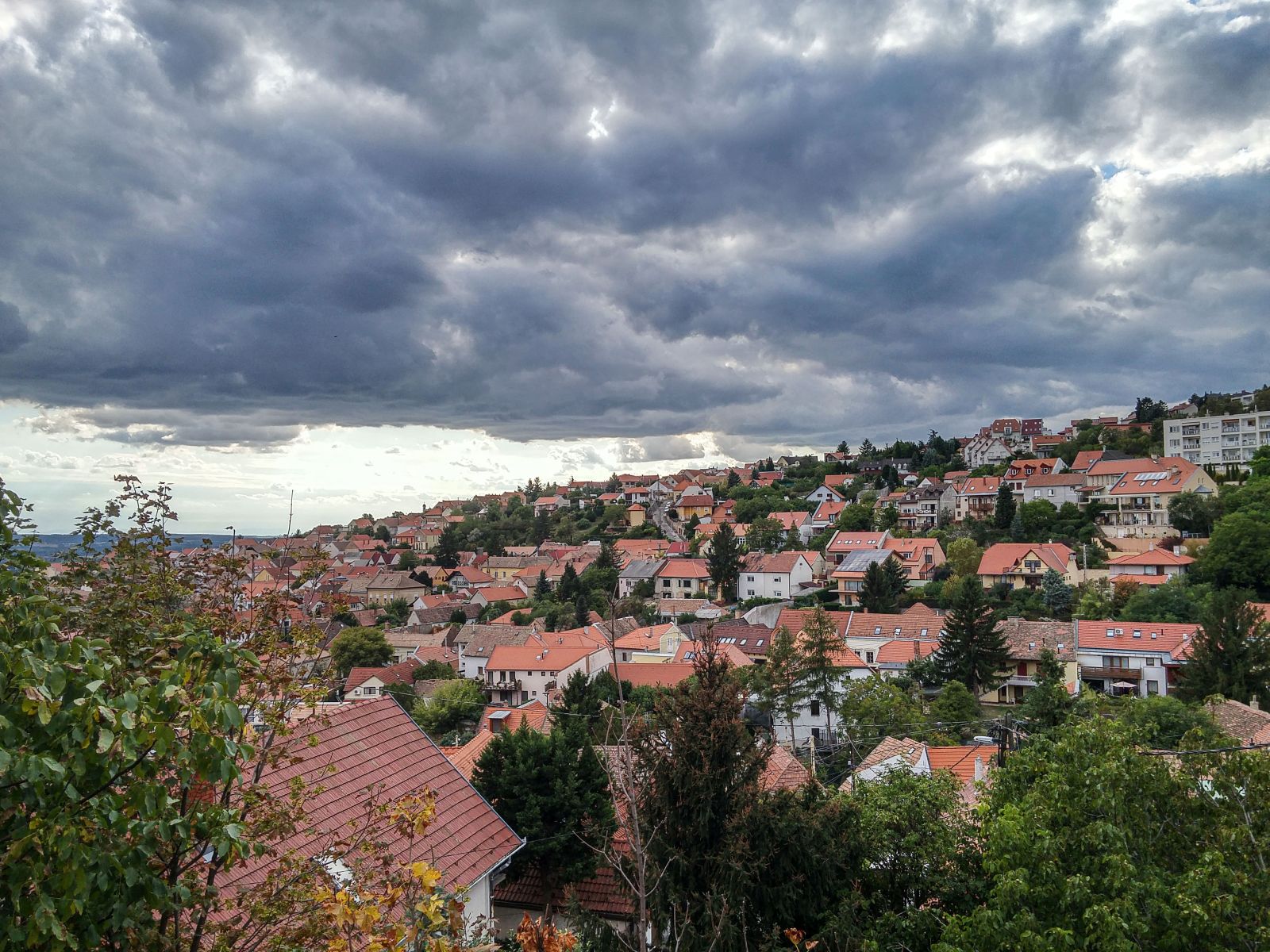 Blick vom Havihegy auf den Stadtteil Tettye in Pcs. Foto: September, 2021