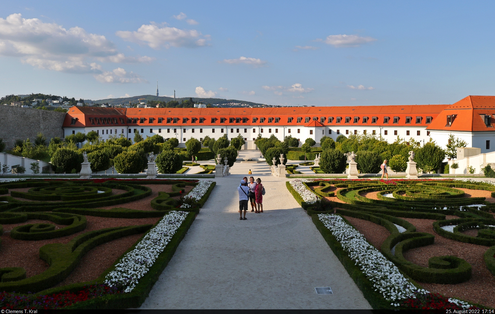 Bratislava (SK):
Der Barockgarten der Burg Bratislava. Er wird umgrenzt vom Gebude an der Nordmauer.

🕓 25.8.2022 | 17:14 Uhr