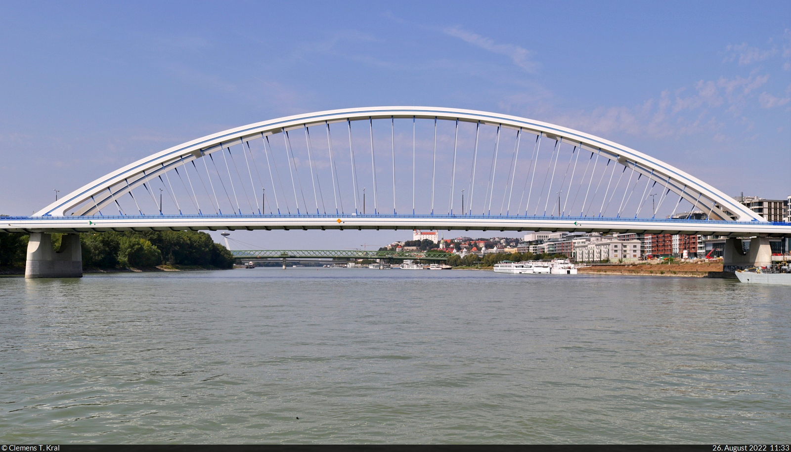 Bratislava (SK):
Die 2005 erffnete Apollo-Brcke mit ihrem 231 Meter langen Hauptbogen, der die Donau berspannt.

🕓 26.8.2022 | 11:33 Uhr