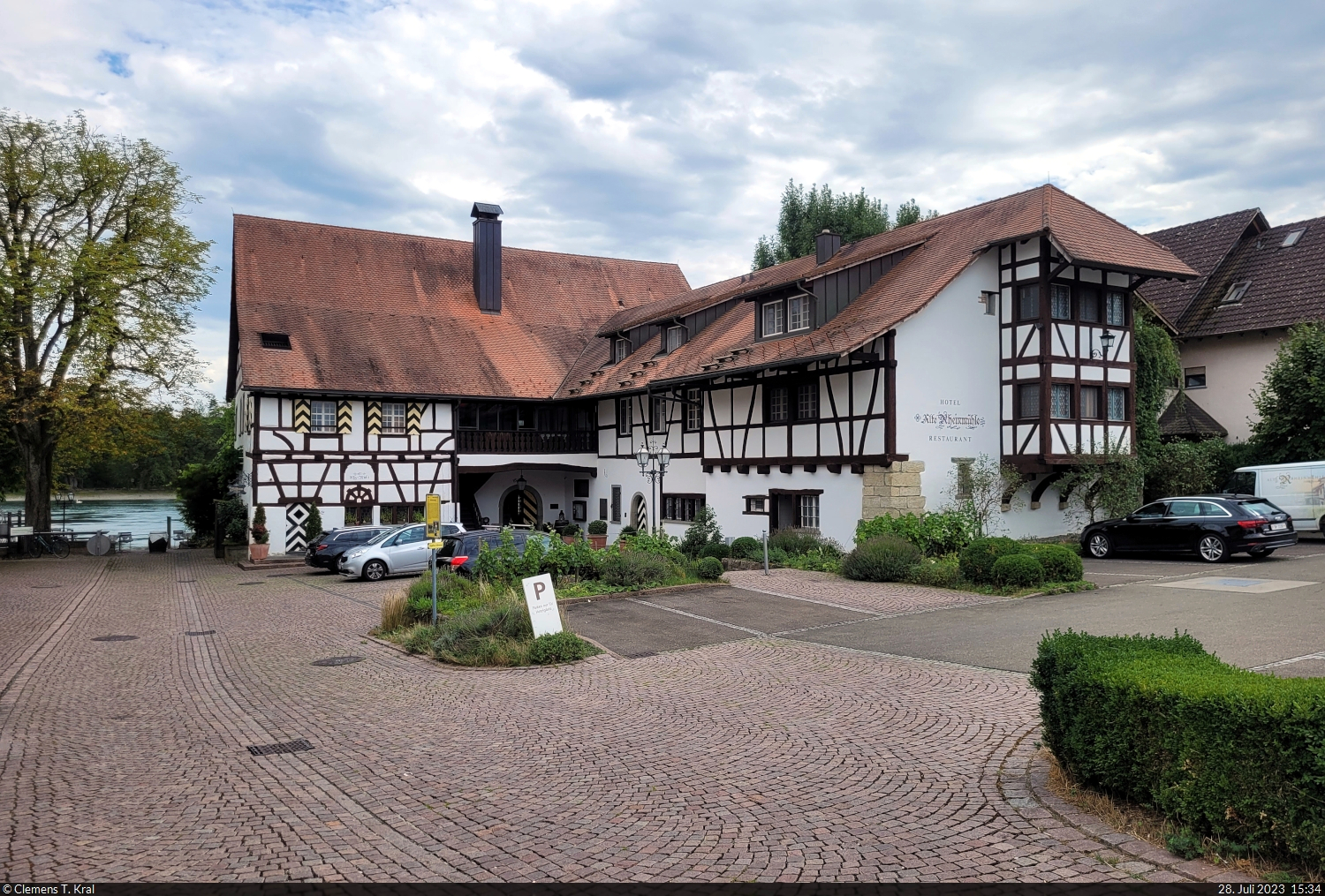 Bsingen am Hochrhein ist eine deutsche Exklave und vollstndig von Schweizer Gebiet umgeben. Zu dem rund 1500 Einwohner starken Ort gehrt unter anderem das Hotel und Restaurant Alte Rheinmhle.

🕓 28.7.2023 | 15:34 Uhr