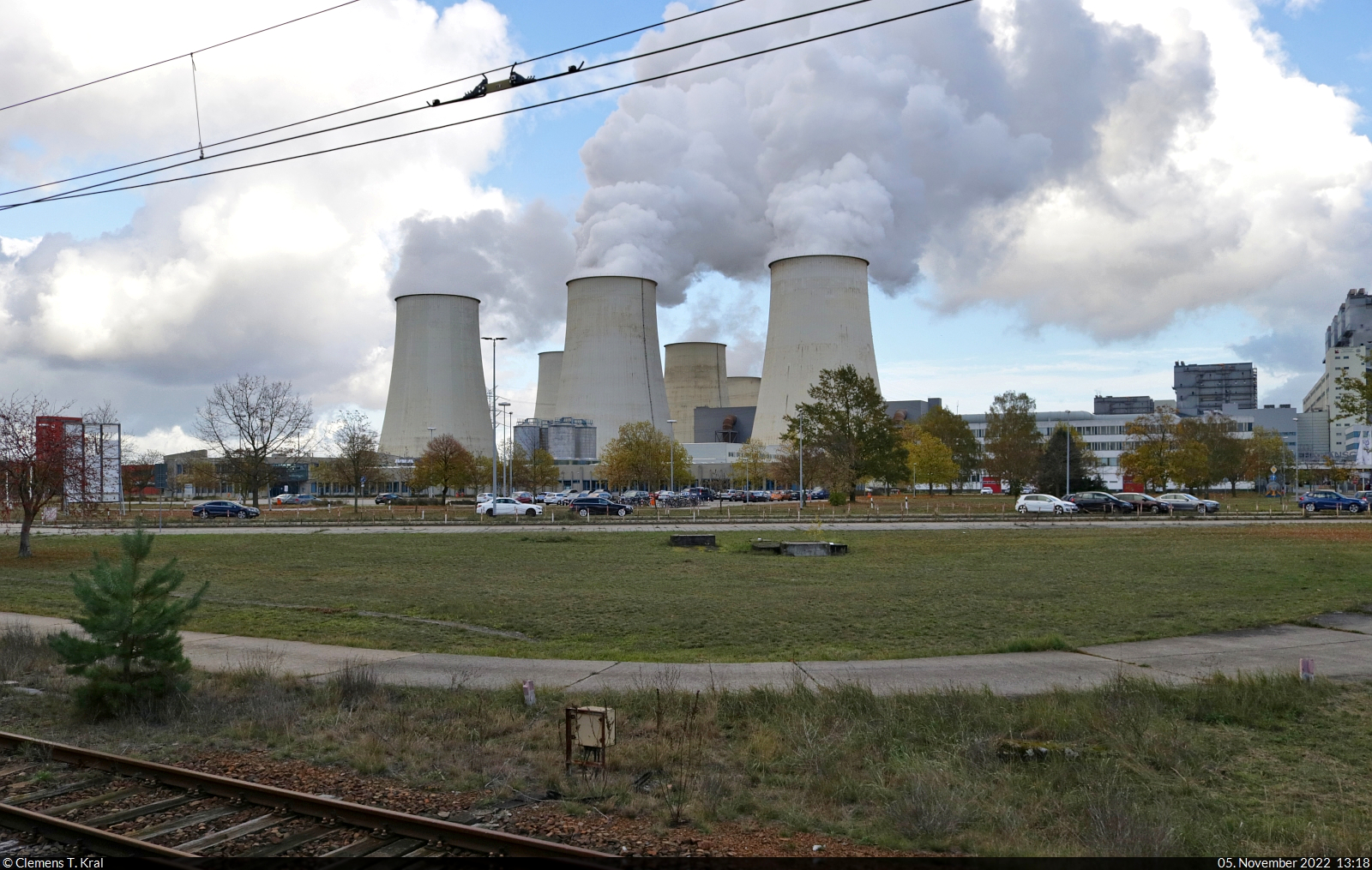 Das Braunkohle-Kraftwerk Jnschwalde im Lausitzer Revier, fotografiert vom Werksbahnhof Peitz Ost.

🕓 5.11.2022 | 13:18 Uhr
