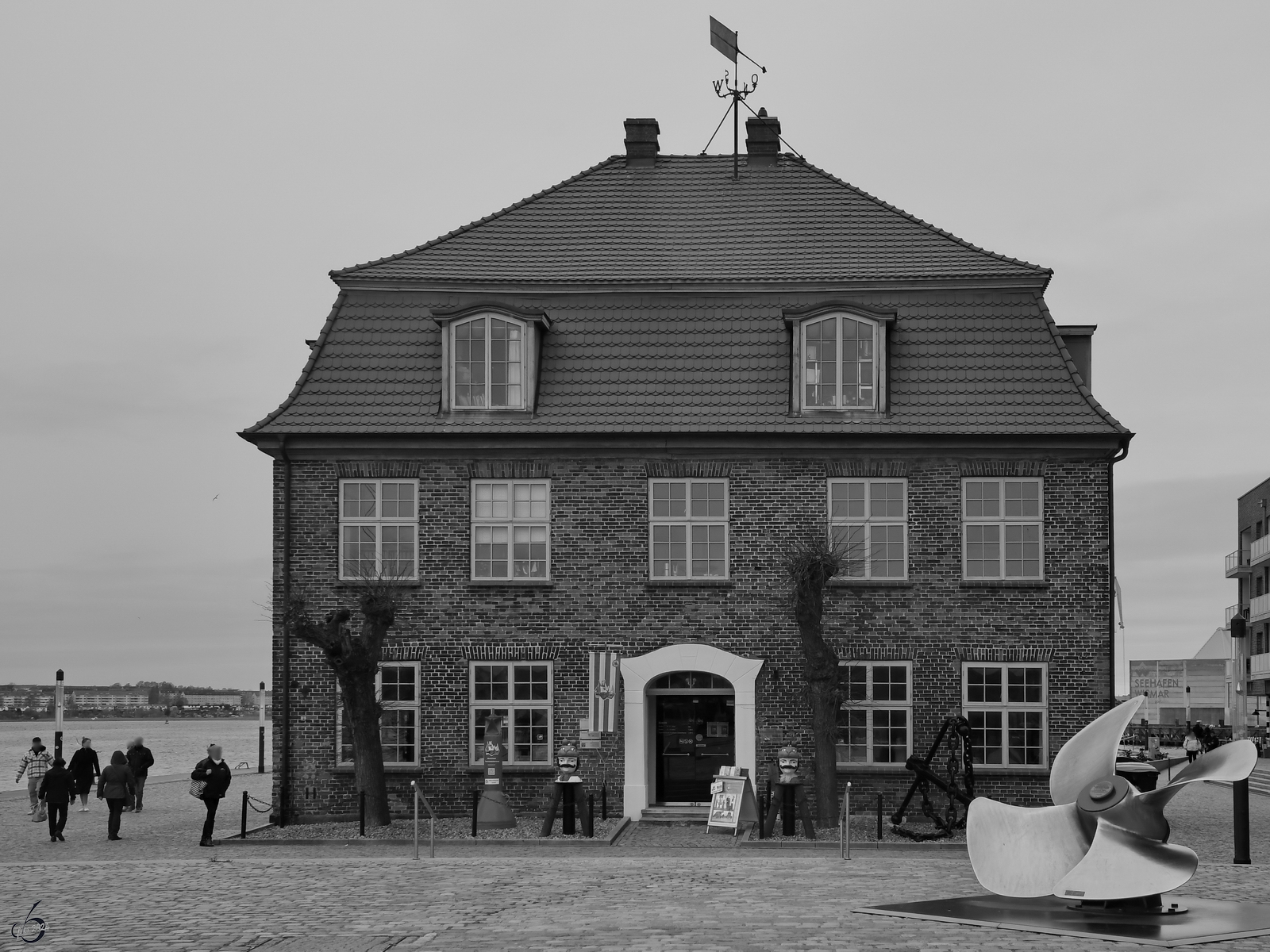 Das in der ersten Hlfte des 18. Jahrhunderts im Barockstil erbaute Baumhaus befindet sich am Alten Hafen in Wismar. (April 2024)