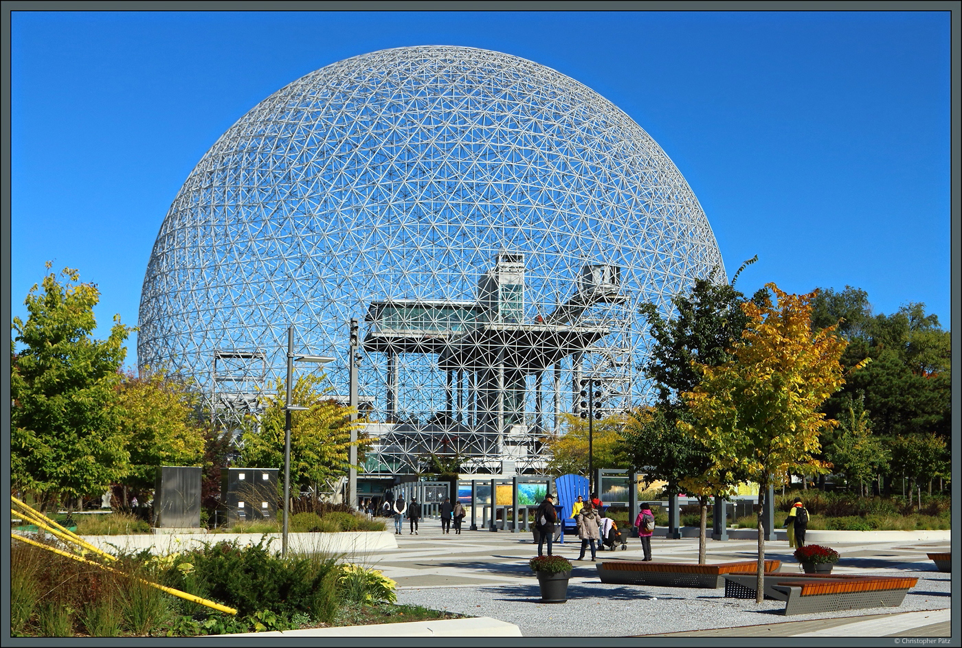 Die Biosphre Montreal war der Ausstellungsbau der USA auf der Expo 1967. Heute beherrbergt er ein Umweltmuseum. (Montreal, 10.10.2022)