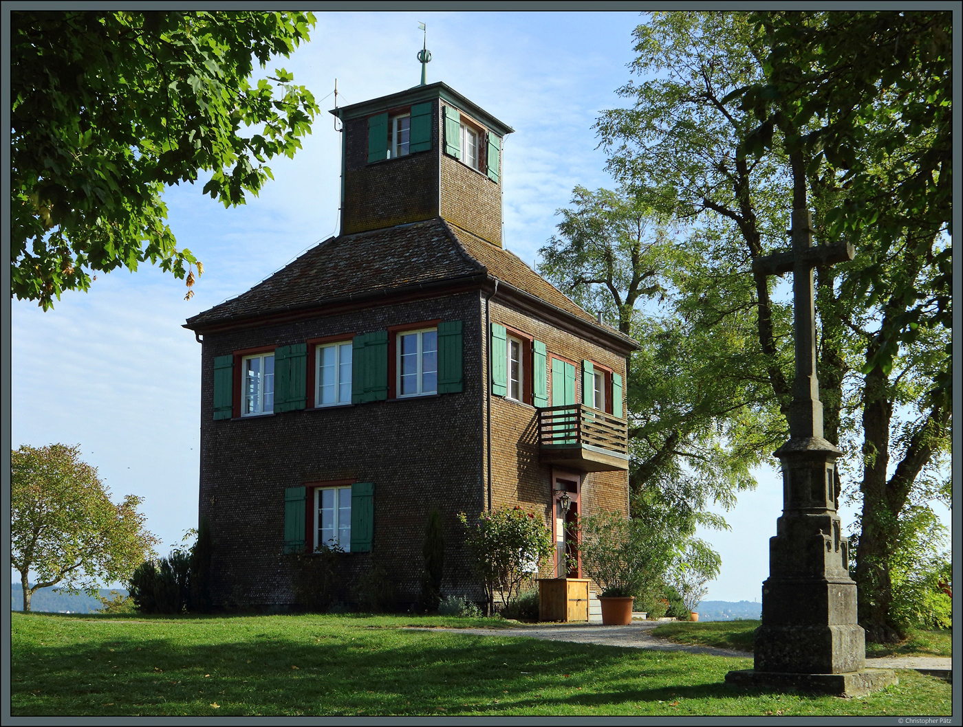 Die Hochwart wurde 1839 als Teehuschen am hchsten Punkt der Insel Reichenau errichtet. (08.10.2023)