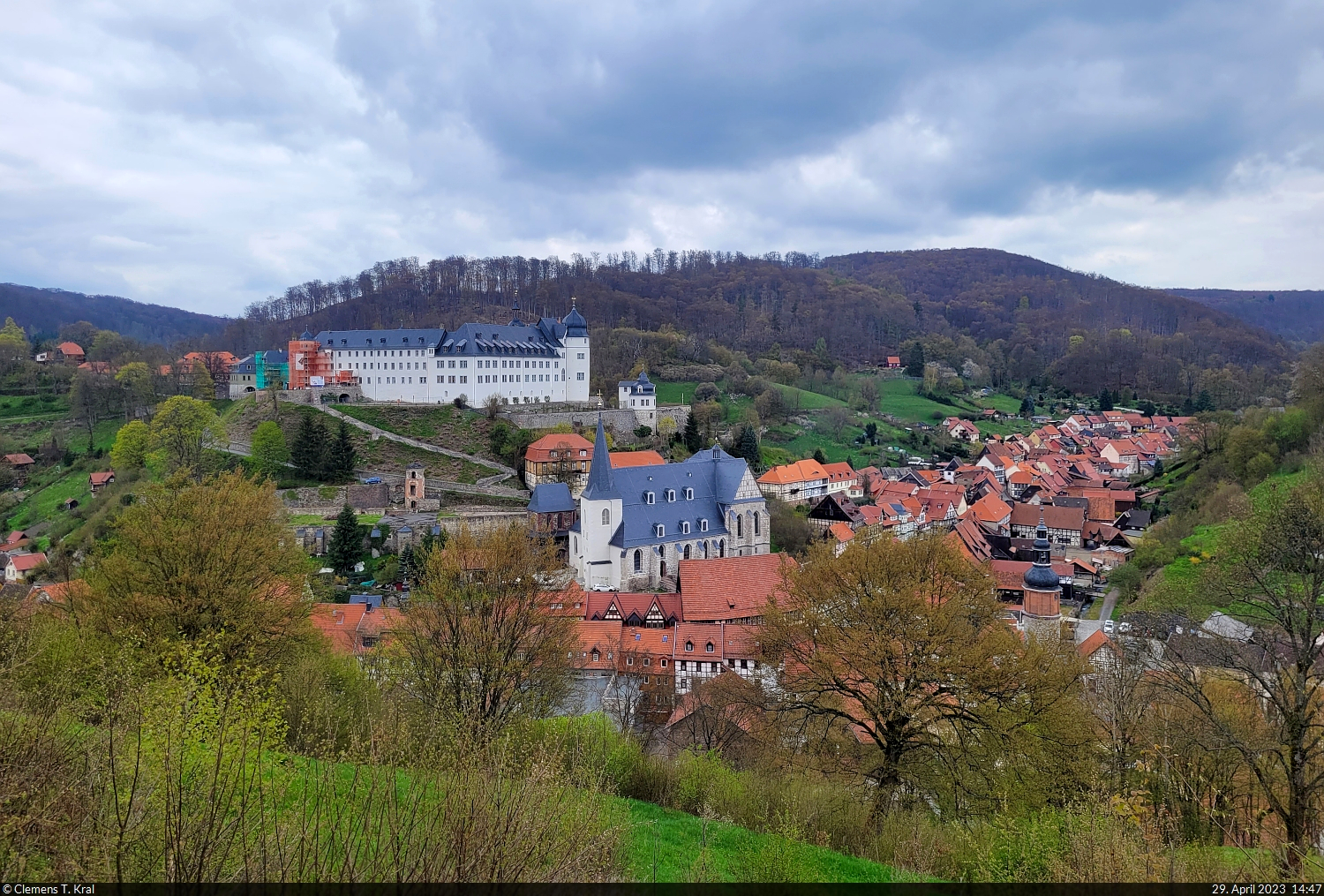 Malerisch gelegen: die Stadt Stolberg im Harz. ber deren Dchern thront das Schloss, in Sichtweite ist ebenso die evangelische Stadtkirche St. Martini.

🕓 29.4.2023 | 14:47 Uhr