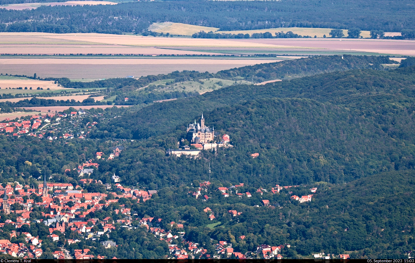 Schloss Wernigerode mal von oben: Tele-Schuss vom 12,5 Kilometer entfernten Brocken.

🕓 5.9.2023 | 15:03 Uhr