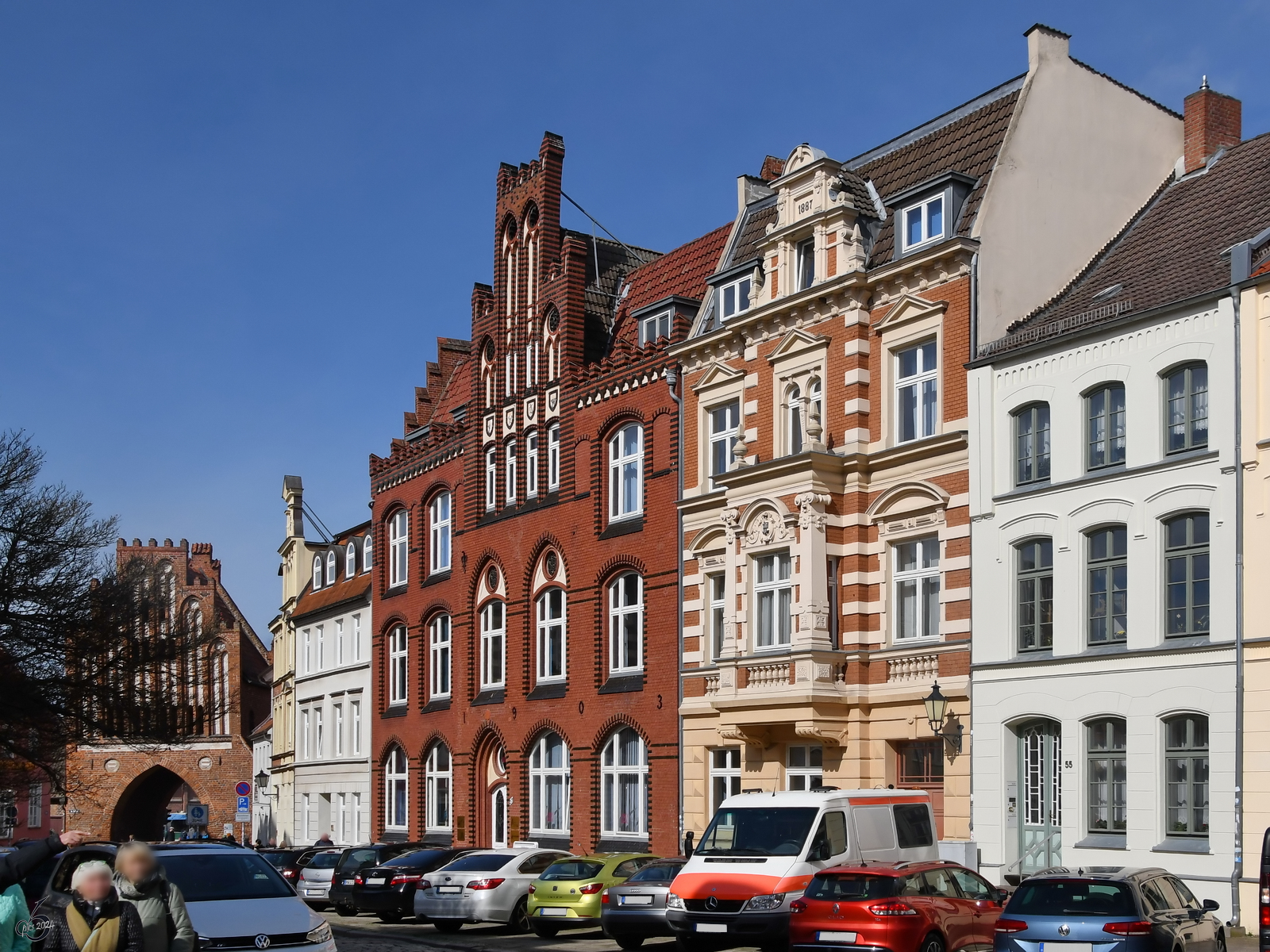 Unterwegs in der historischen Innenstadt von Wismar. (April 2024)