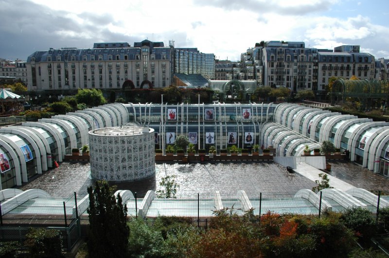 1977 erffnet bietet das Forum les Halles auf 4 Etagen ein buntes Markttreiben. (Okt/08)