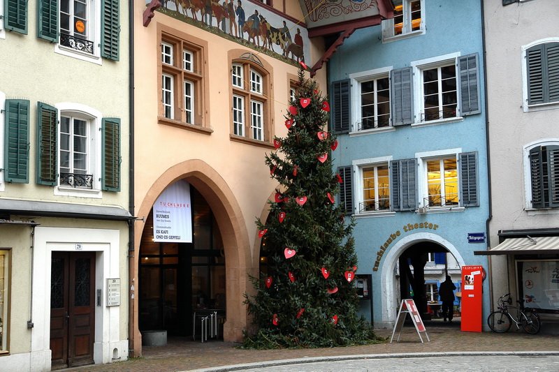 Altstadt - Metzgergasse. Weihnachtsstimmung in den Altstadtgassen. Durch den kleinen Torbogen kommt man zum Stadthfli, siehe Bild ID 6702. 14.12.2007
