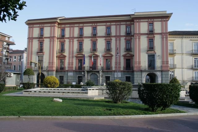Avellino ist das Verwaltungszentrum der Campanischen Provinz Irpino. Der zentrale Platz ist der Piazza Libert. Hier befinden sich die Provinzverwaltung, das Rathaus und die Gerichte.