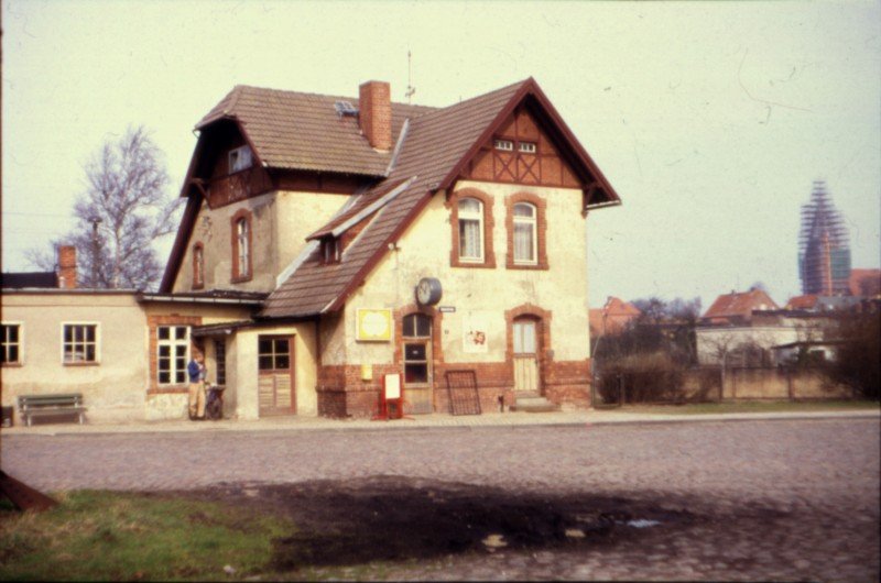 Bahnhof Kltz/Meckl. um ca. 1990 von der Bahnhofstrae aufgenommen.