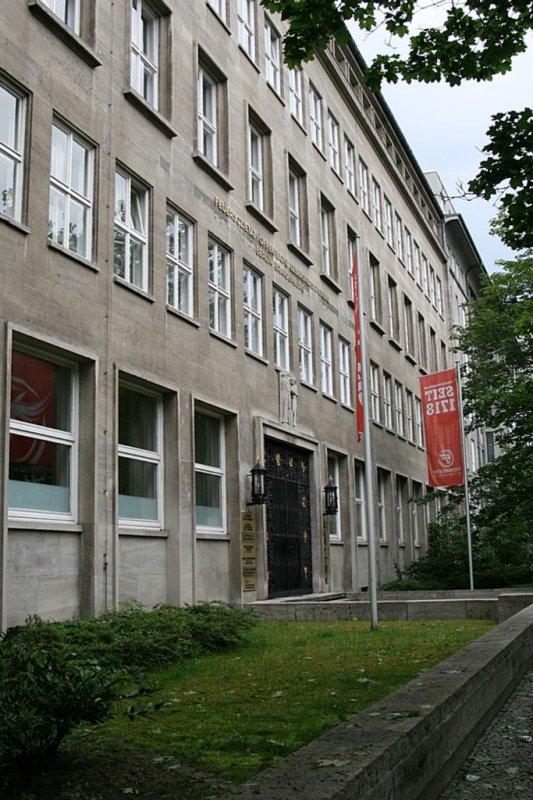 Galerie erste (17) staedte fotos.de Vorplatz altan 7 buchstaben