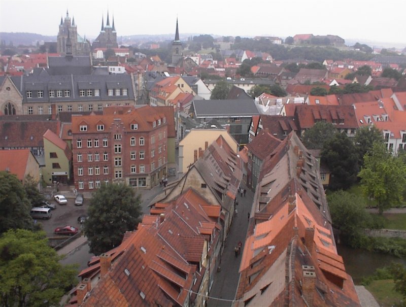 Blick auf die bekannte Krmerbrcke in Erfurt. 2001