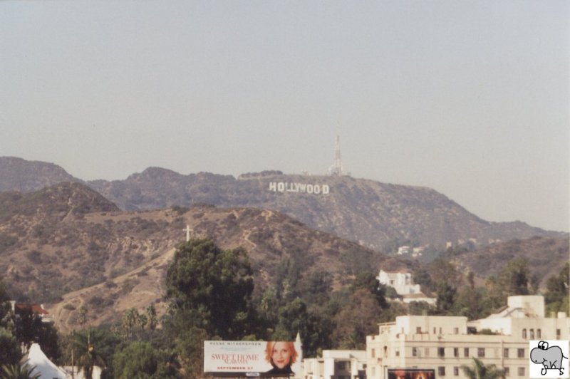 Blick auf die Hgel von Hollywood vom Kodak Theater aus. Die Aufnahme entstand am 13. September 2002.
