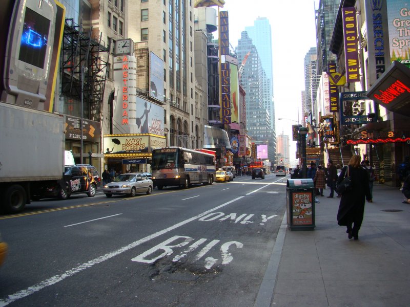 Blick auf Madame Tussaud's --->>>>> 42 Street/Times Square. Aufgenommen am 08.04.08