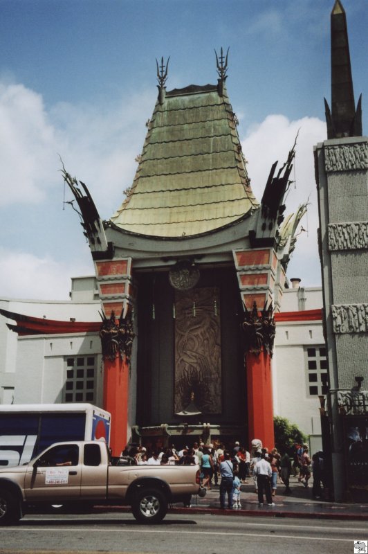 Blick auf das Mans Chinese Theatre am Hollywood Boulevard.
Das Bild entstand am 28. Juli 2006.