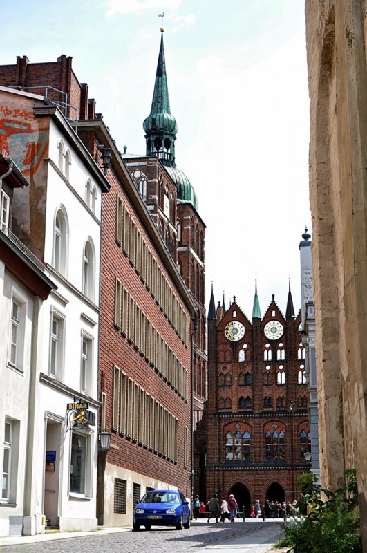 Blick auf die Nikolaikirche und das Rathaus Stralsund
aus der Knieperstrae, 11.07.09
