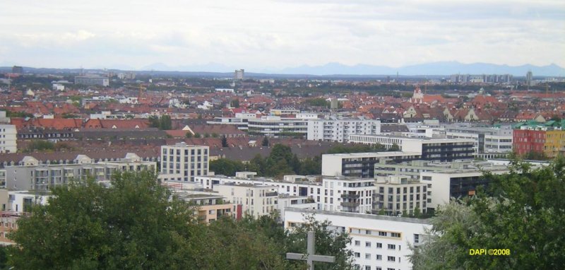 Blick ber die bayrische Landeshauptstadt vom Olympiaberg aus gesehen.